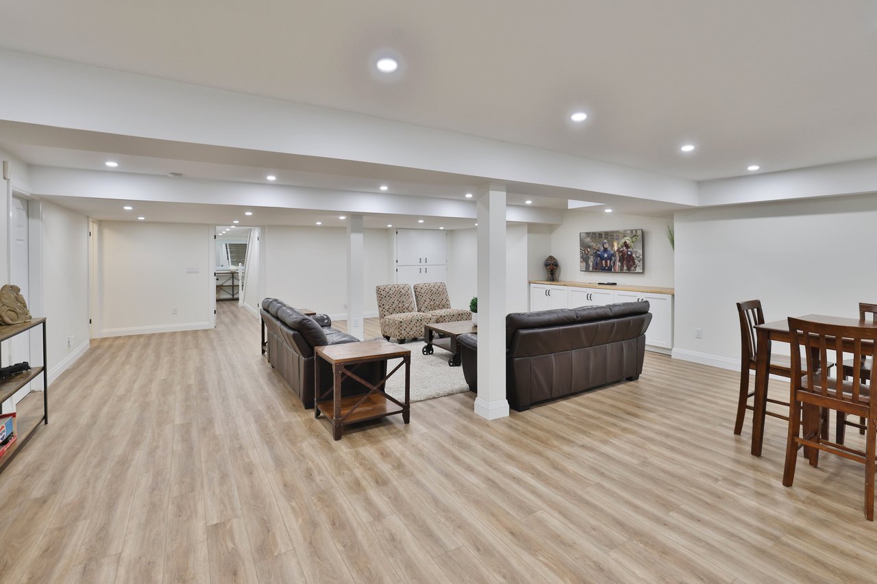 4220 Spruce Avenue, Burlington