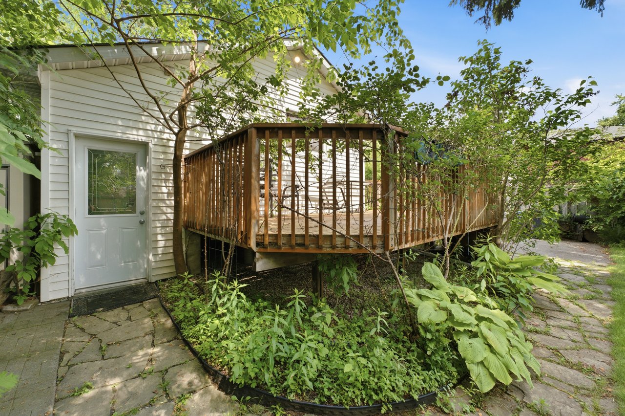 64 Eaglewood Blvd