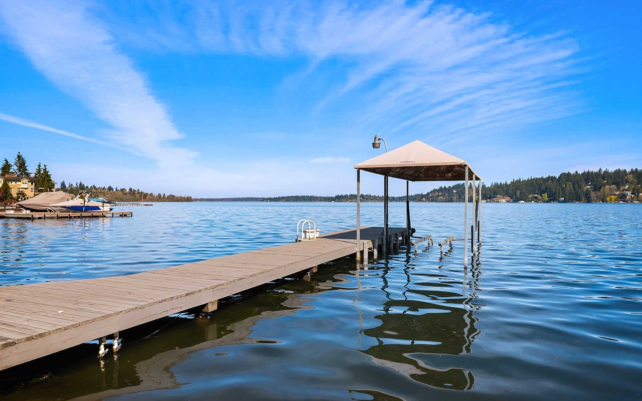 Northwest Contemporary Style on Mercer Island’s Cherished North End