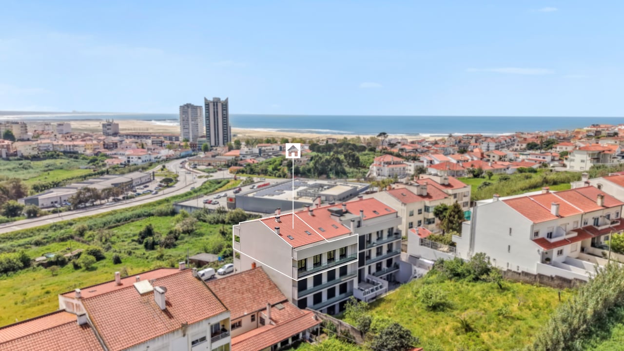 Bright Coastal Apartment with Large Terrace Just Steps from the Beach in Figueira da Foz