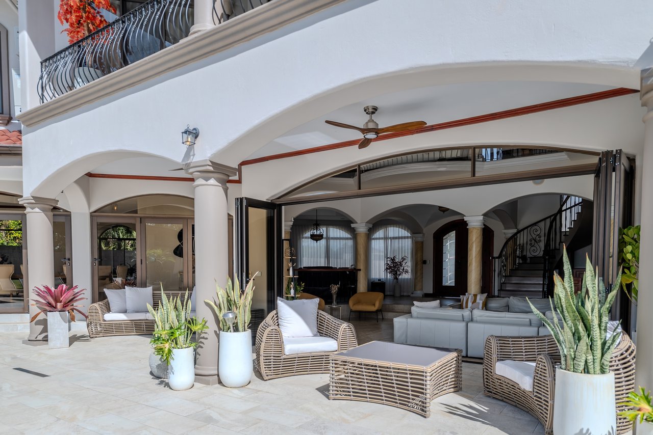 Luxury Home with Pool, Bar Area & Resort-Level Amenities | 5br, 4ba in Perez Zeledon 