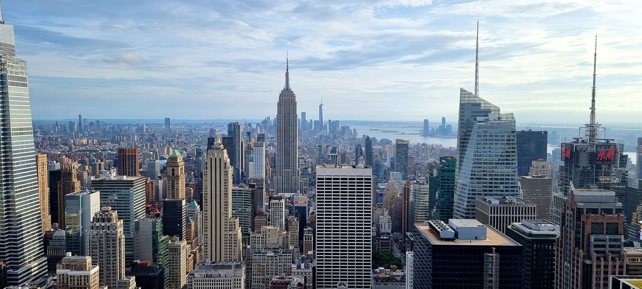The Parviz Team works with Dutch real estate professionals and international clients buying, selling, renting, and investing in New York City.
