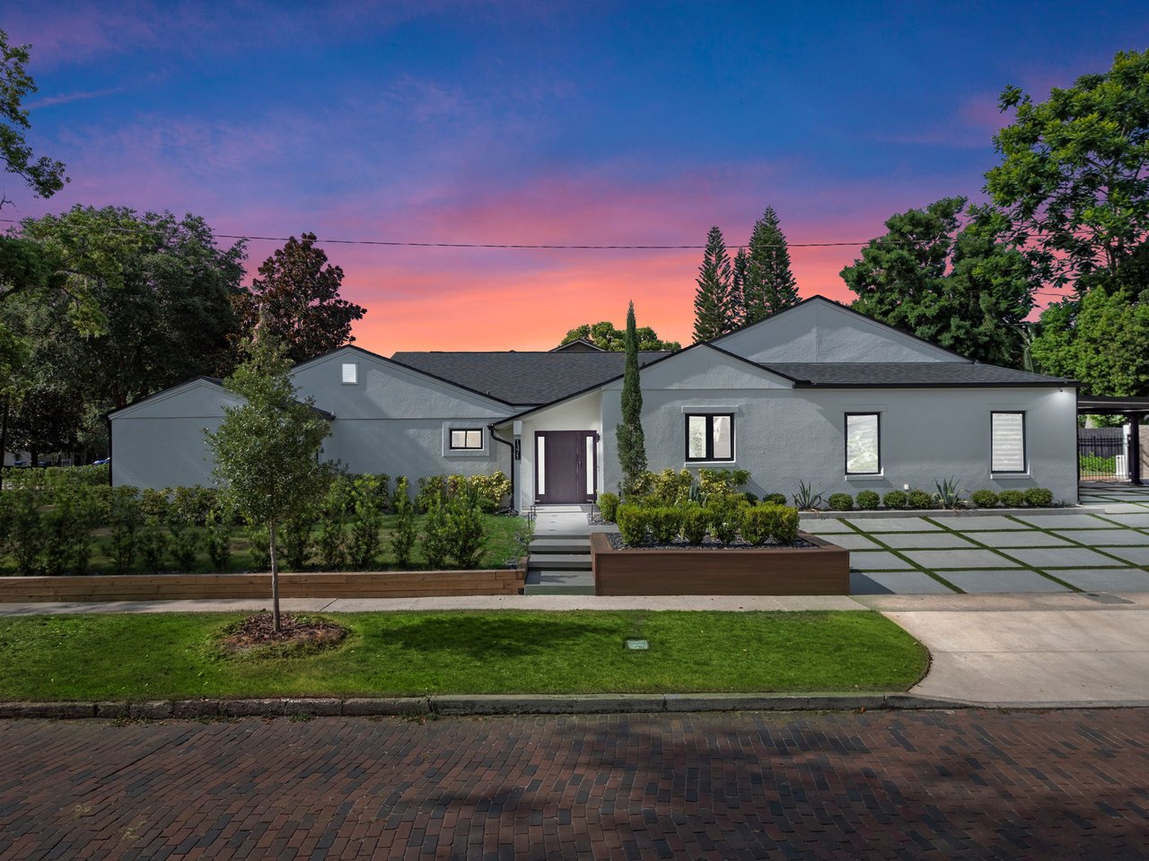 1371 LYNDALE BLVD