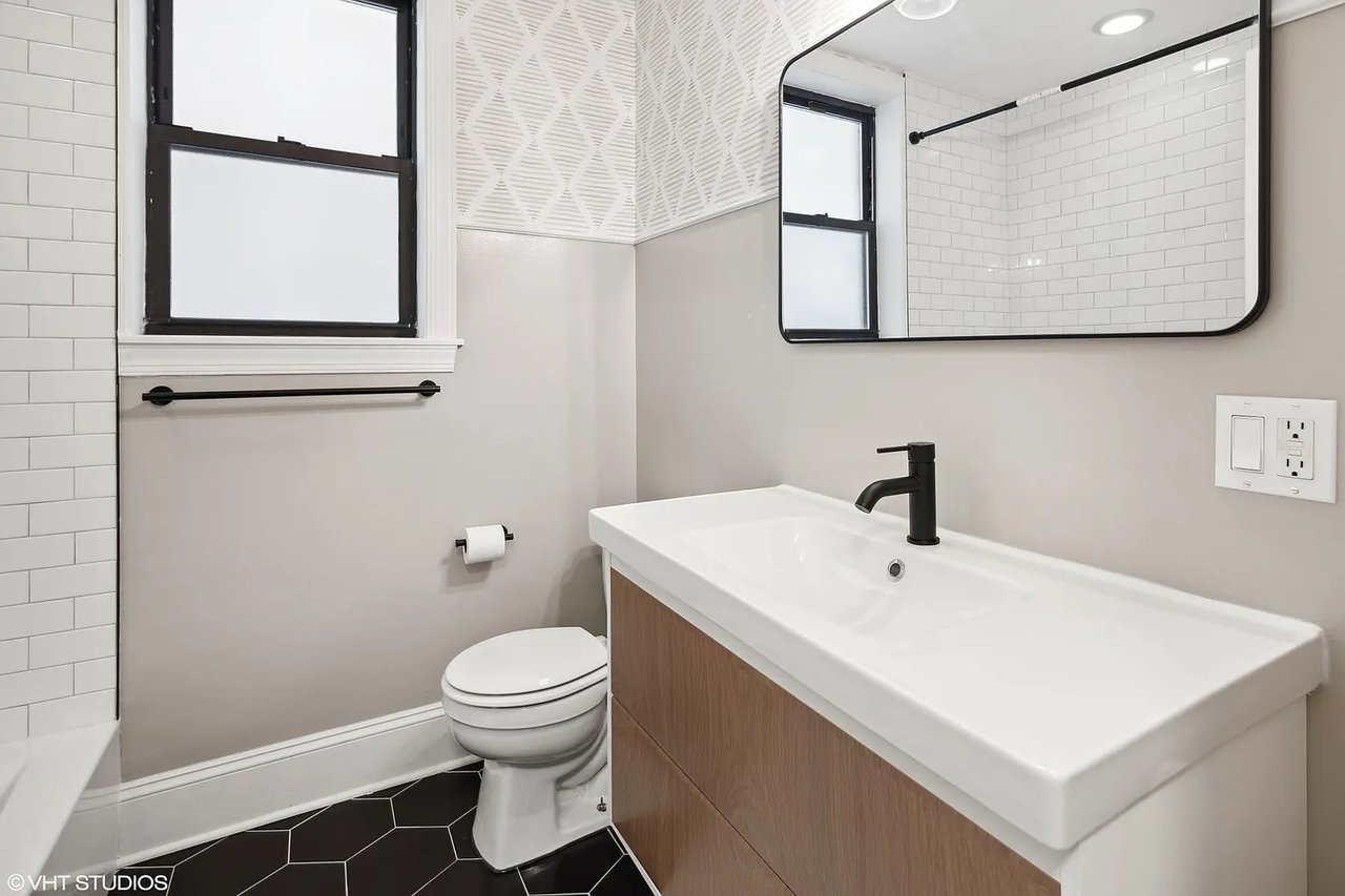 7635 N Greenview Ave APT 1W