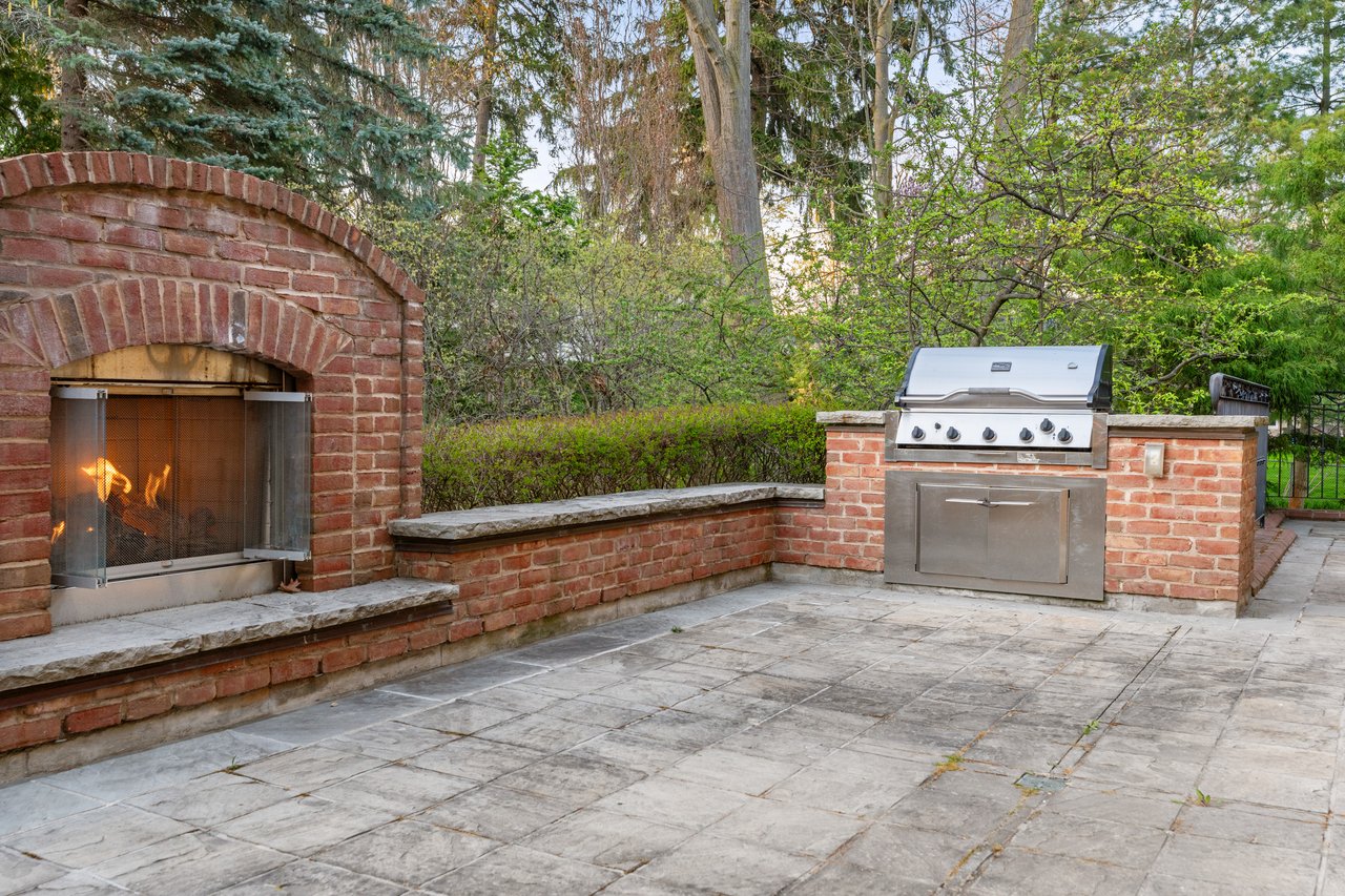 1081 Argyle Drive, Oakville