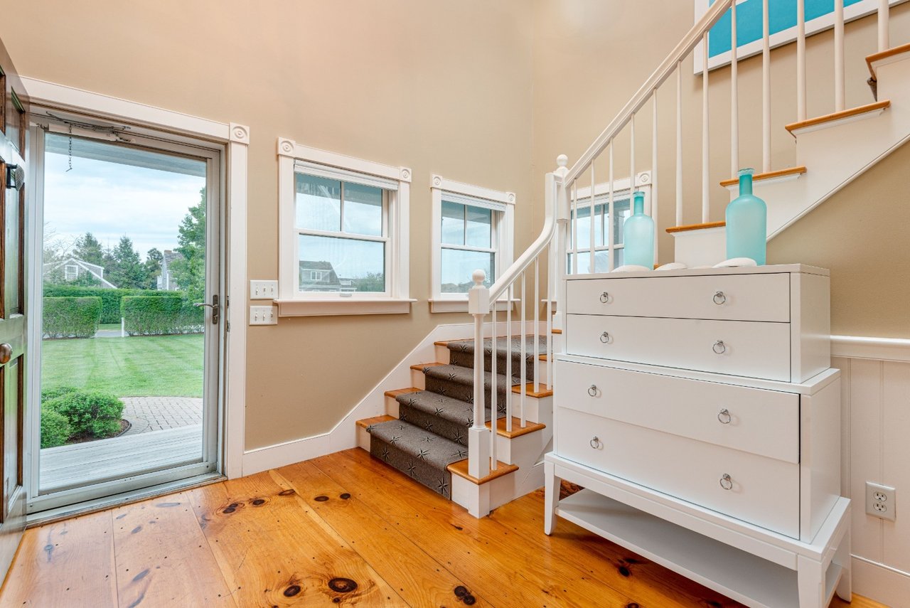 24 Cannonbury Ln