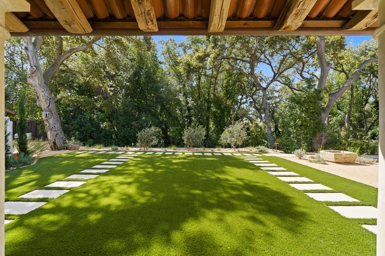 893 Laverne WAY