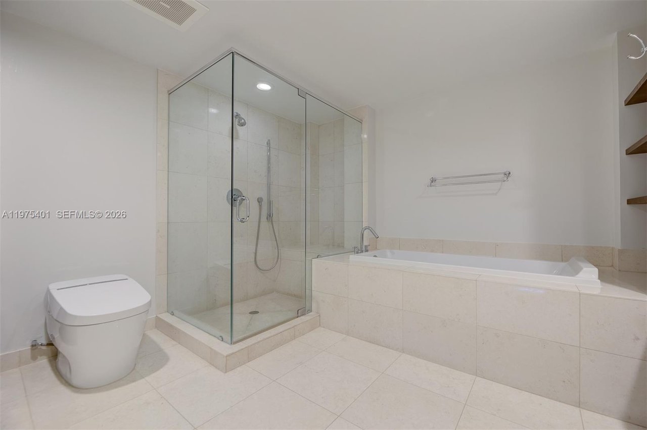 465-brickell-avenue-4301-unit-for-sale-living-area-bathroom