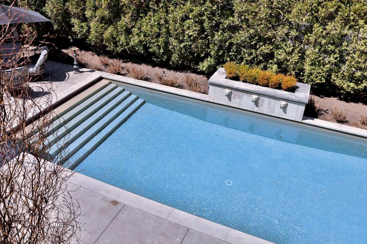 1497 Lakeshore Road W
