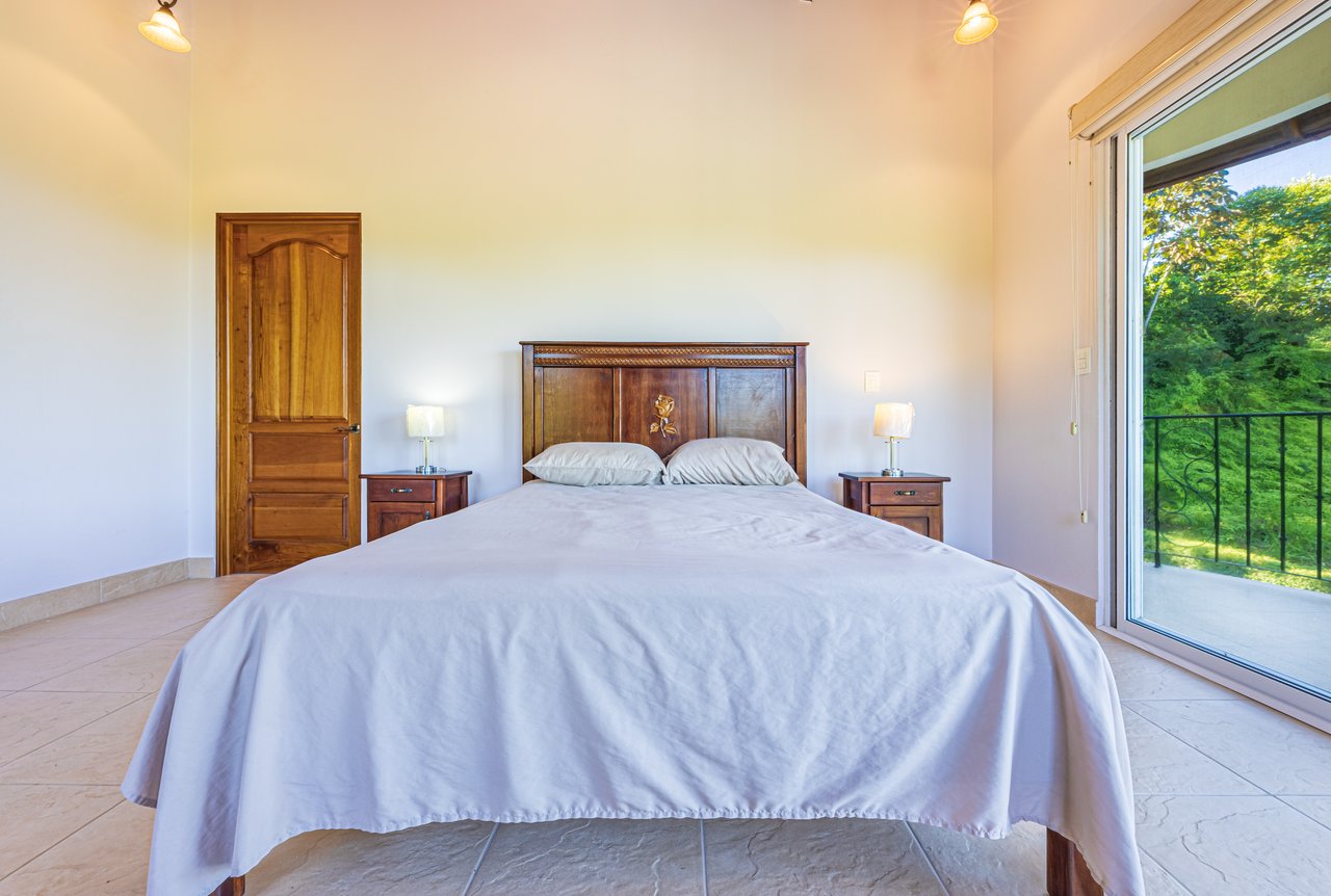Elegant 3 Bedroom + Office Jungle Home in Puesta Del Sol, Ojochal