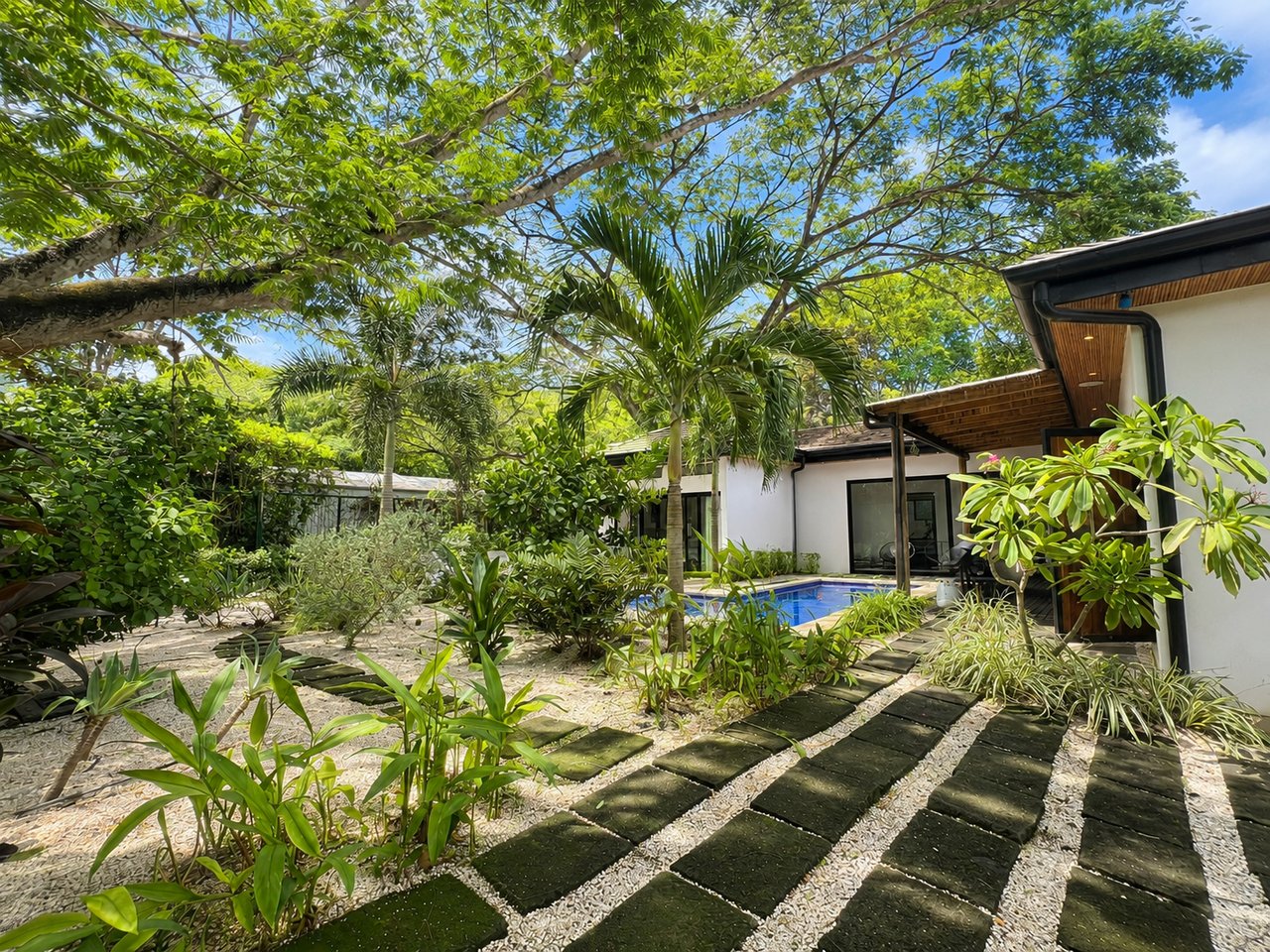Calle Uno 28 | 3-Bed Modern Tropical Home Minutes from Tamarindo