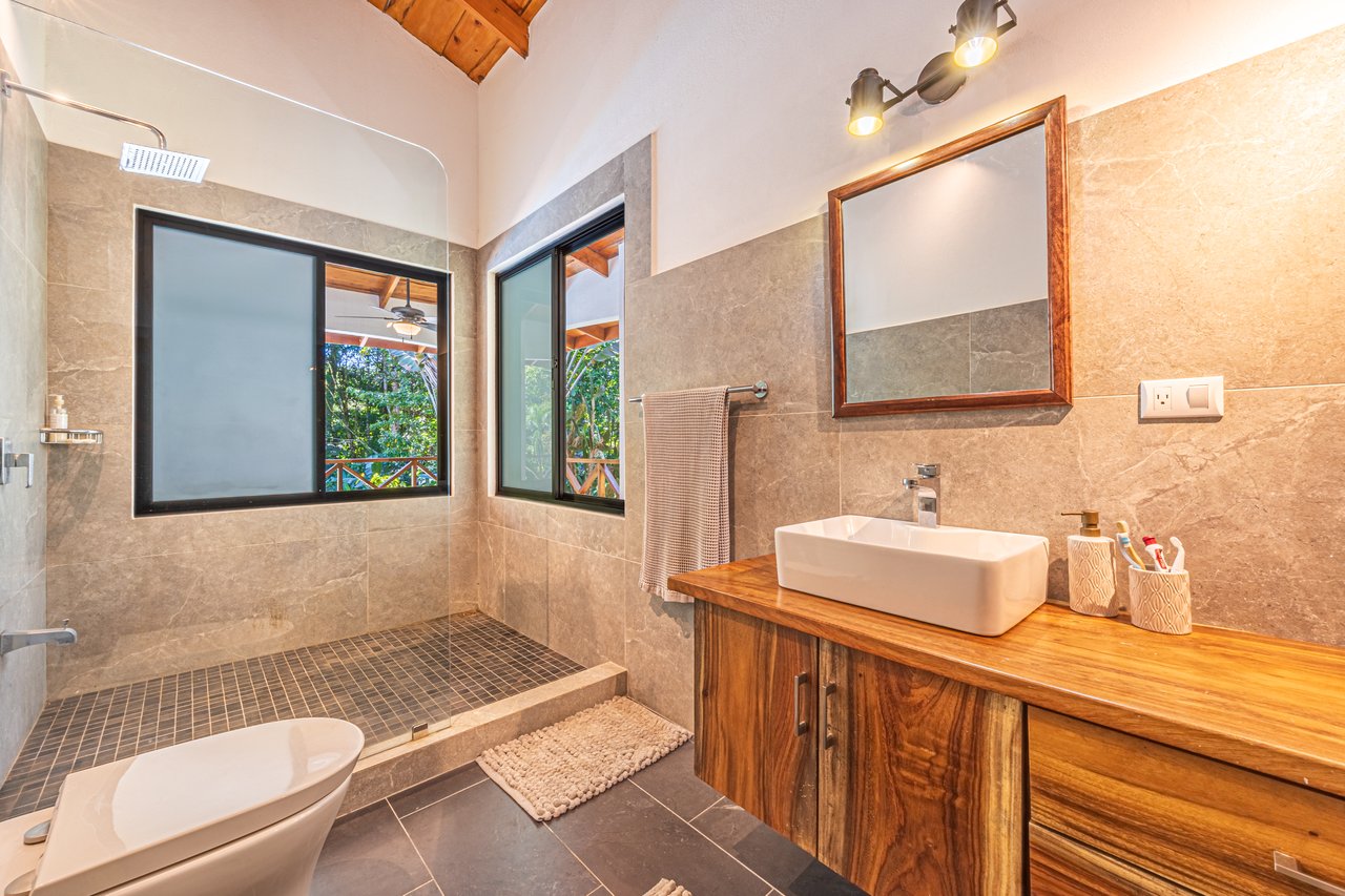  Luxury Homestead  Conveniently Located