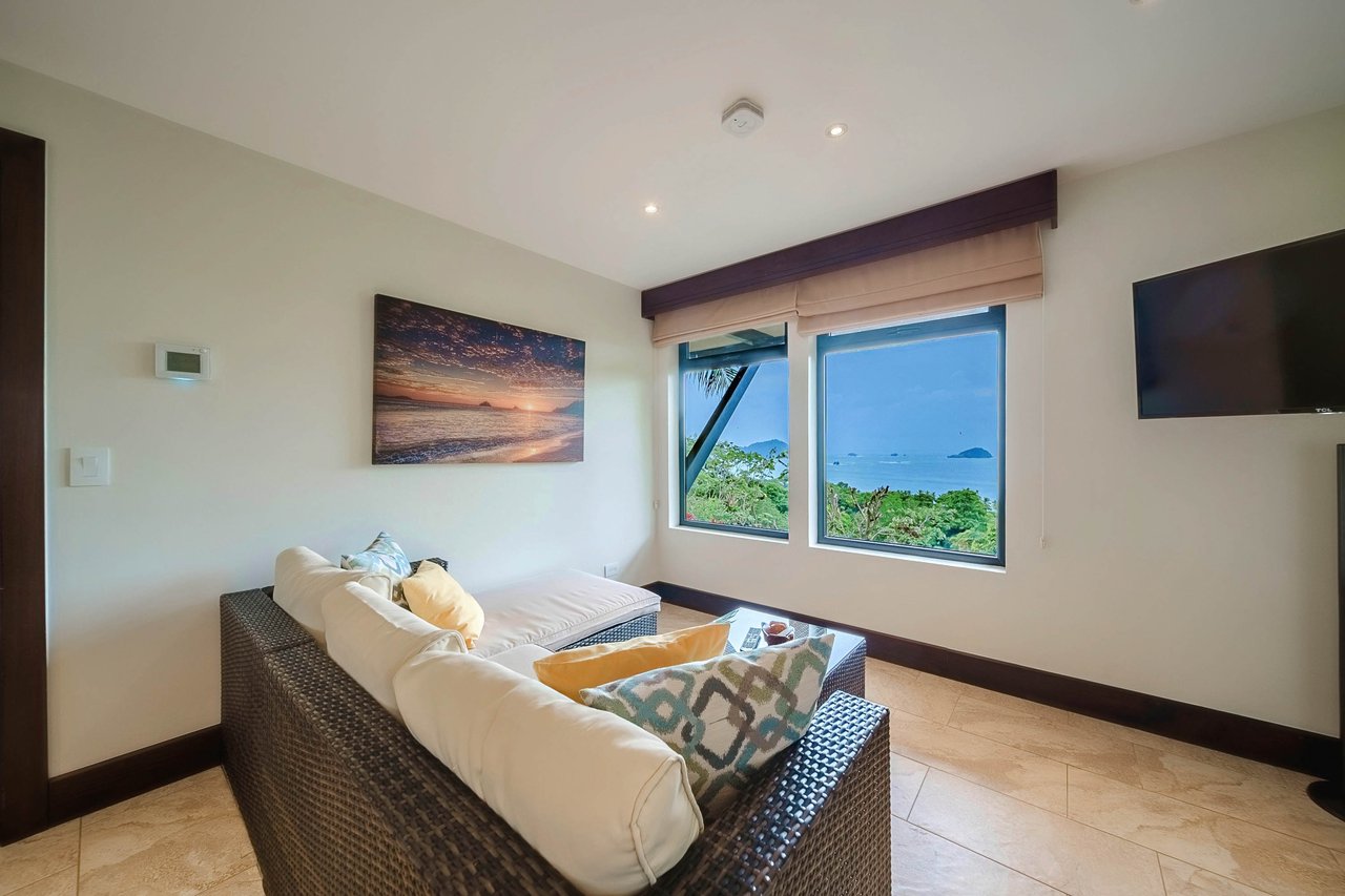 Walk to beach Vista Hermosa Estate Lucrative Contemporary Estate