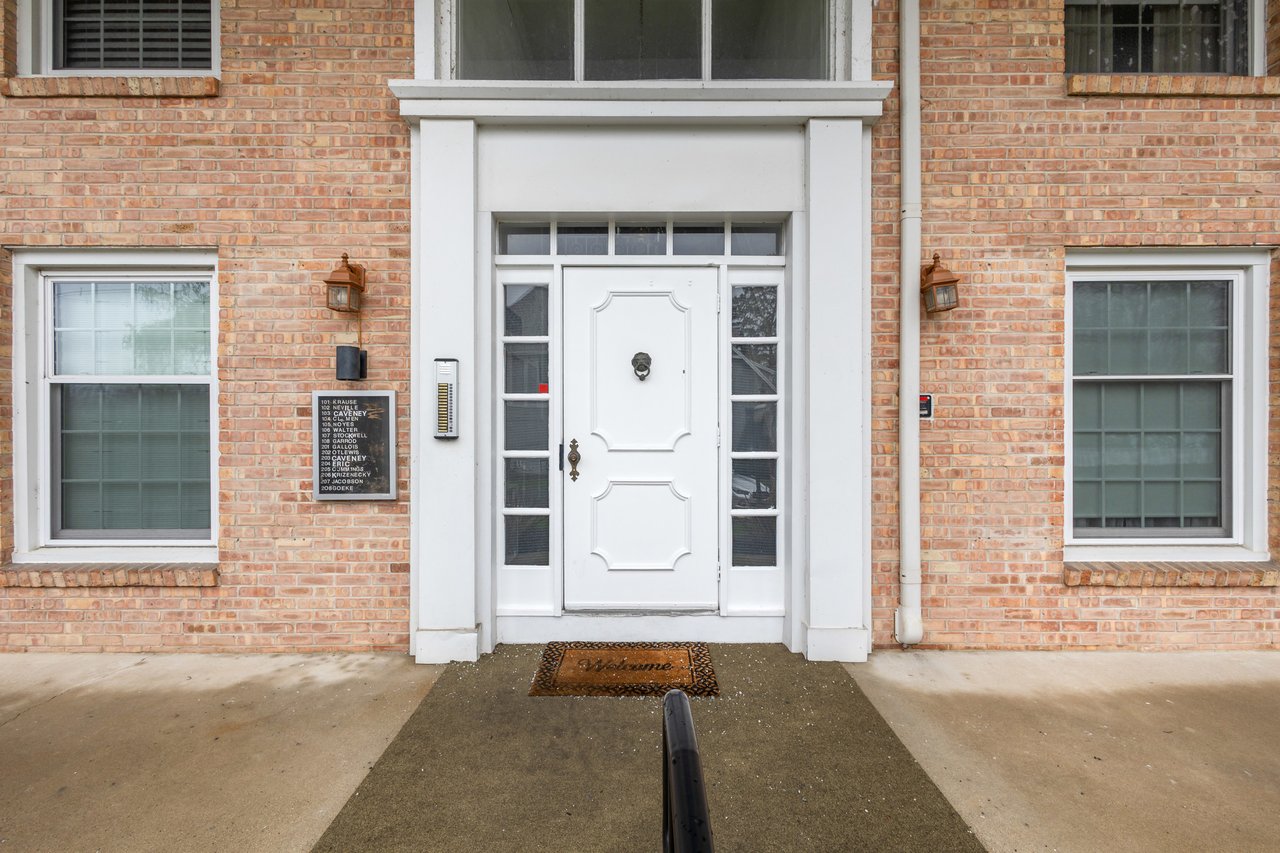 1305 W. Main St. Unit 202 Lake Geneva, WI 53147