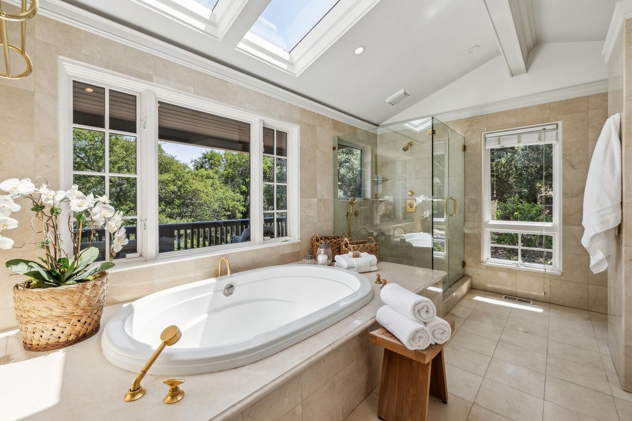 138 Bolivar LN