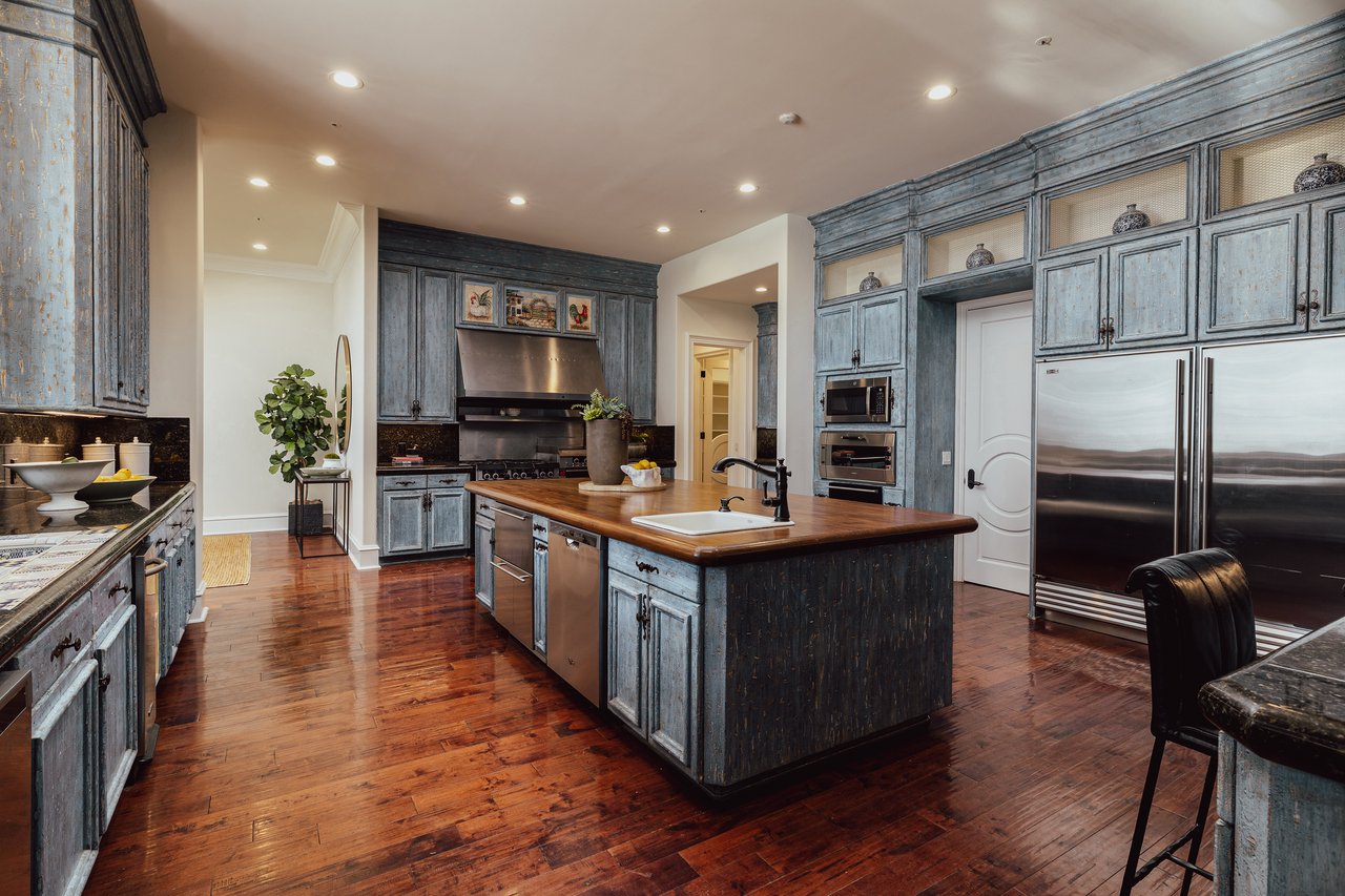 3364 Clerendon Rd, Beverly Hills 
