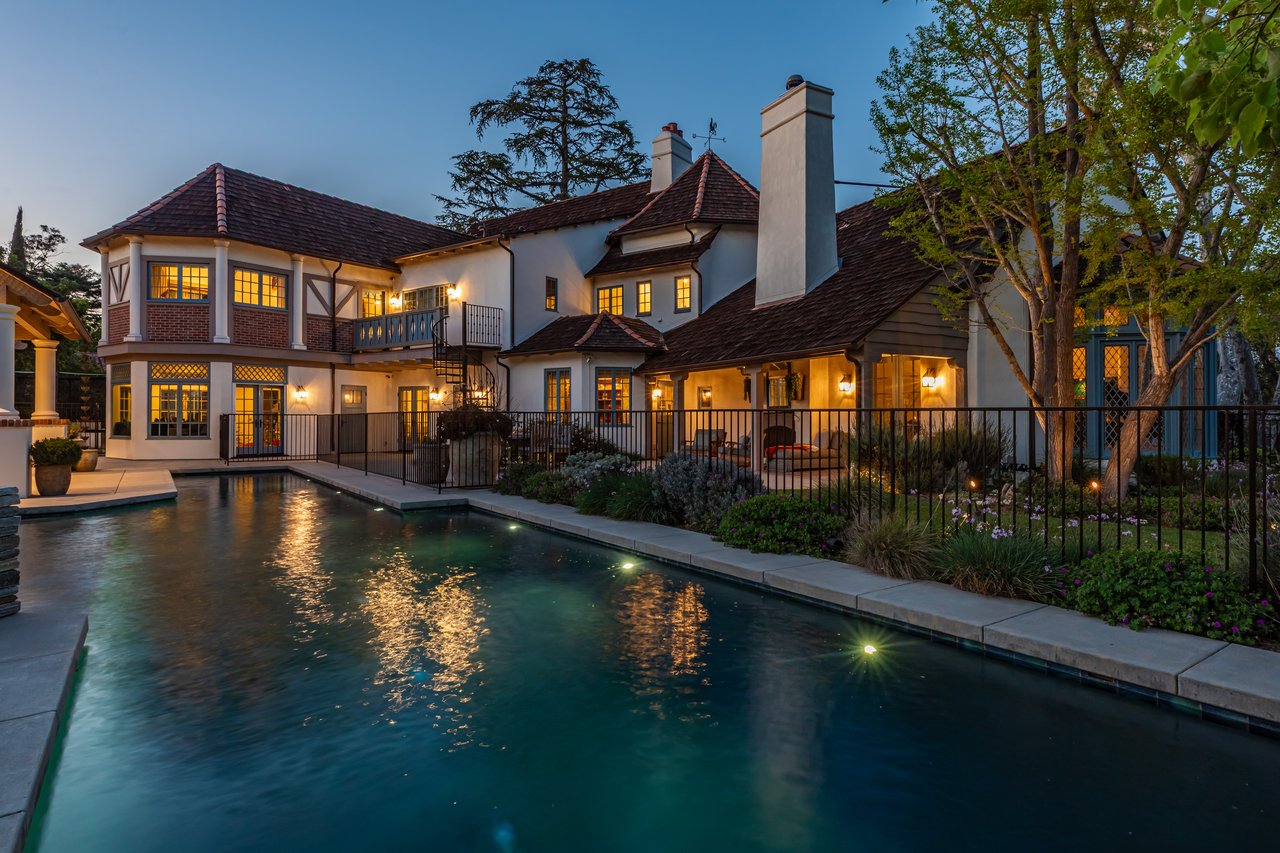 233 Hillside Rd