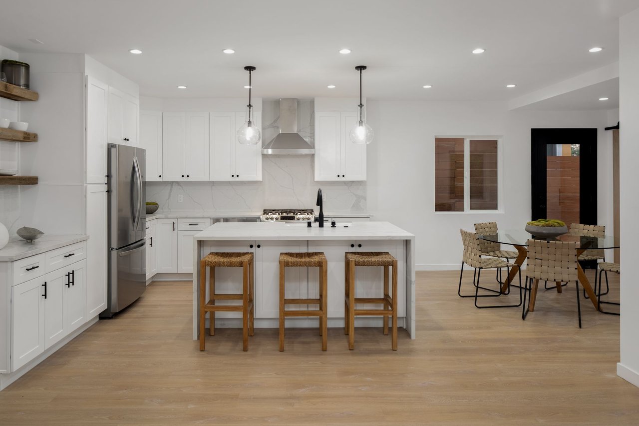 574 Mount Holyoke Ave