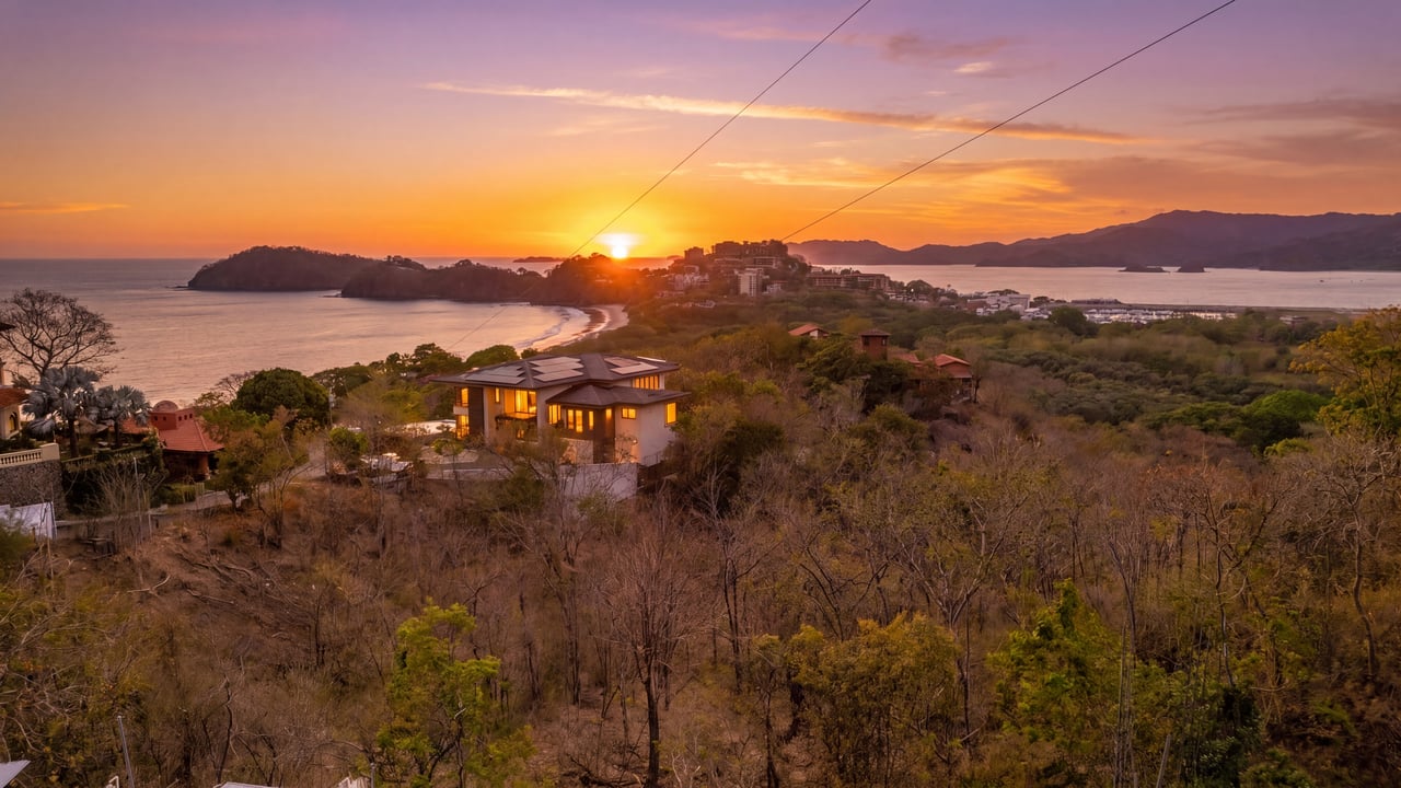 Villa Escondida - 6 Master Suite Ocean-View Home - Playa Flamingo