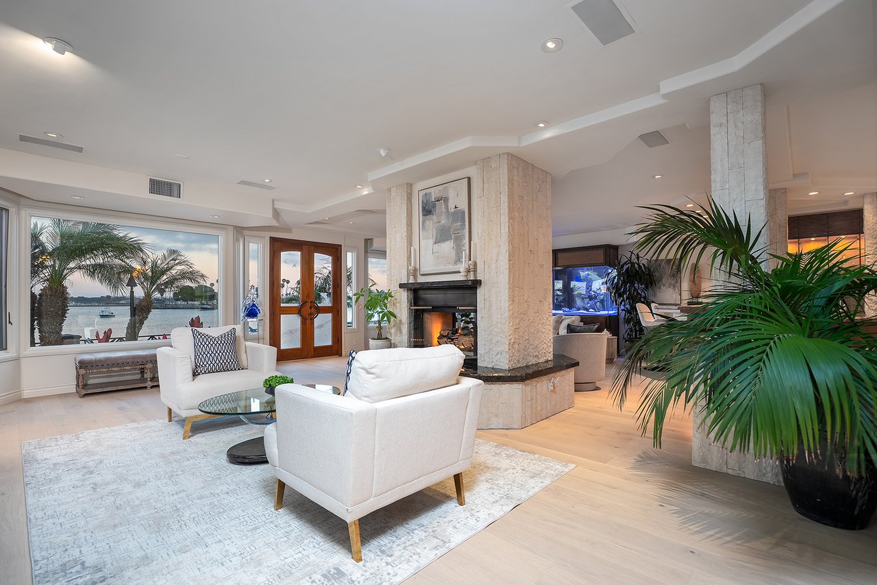 2741 Bayside Walk