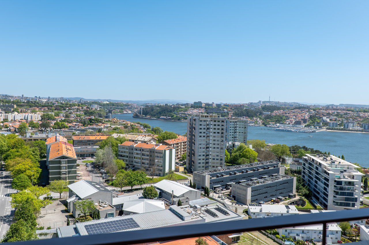 3-Bedroom Apartment with Panoramic Ocean & River Views in the iconic Foz do Douro's New Landmark - Miramar Tower 