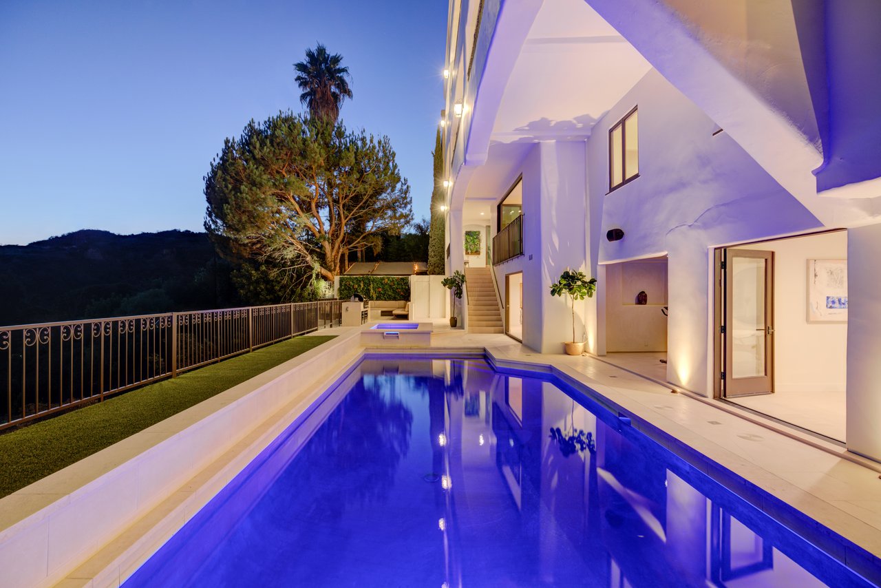 7212 Mulholland Dr, Hollywood Hills