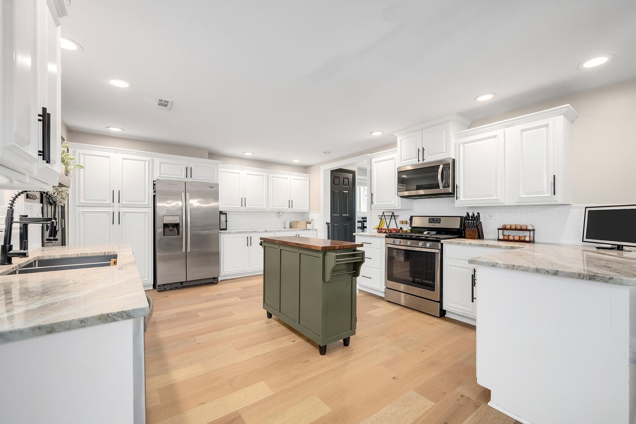 0S725 East St, Winfield IL – Updated Farmhouse with Charm, Space, and Location