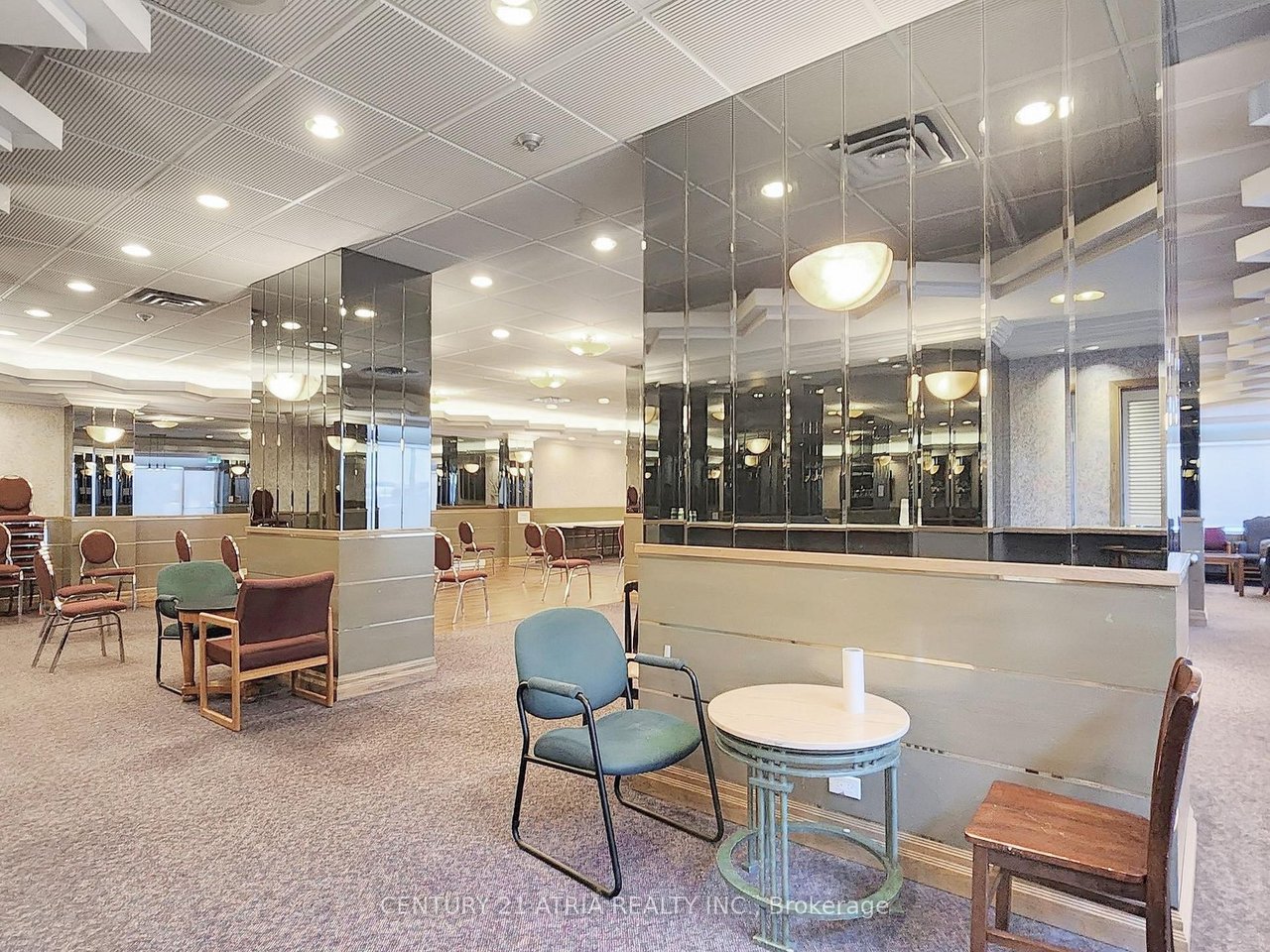 WILLOWDALE PENTHOUSE 