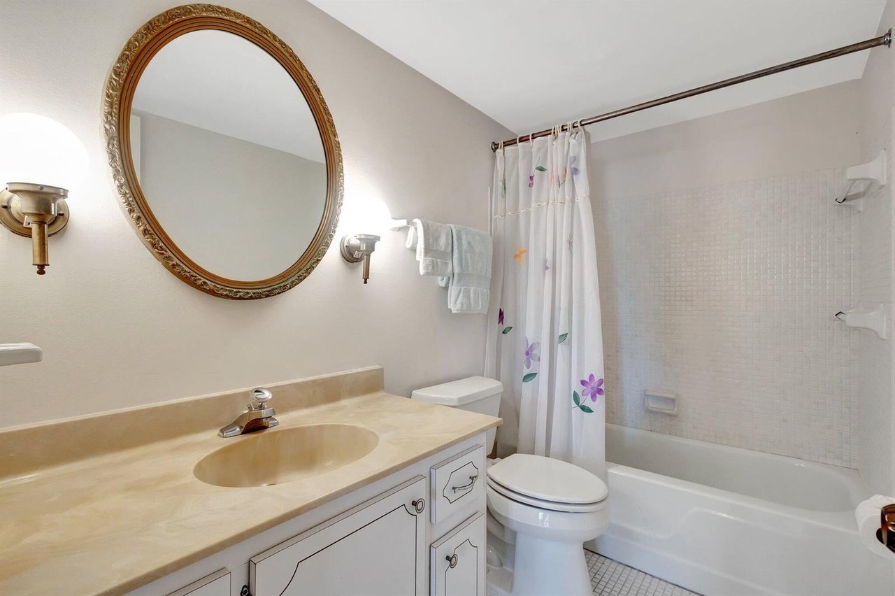 105 Paradise Harbour Boulevard #109