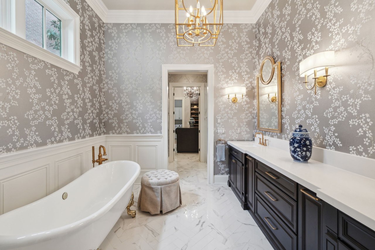 1025 Falling Leaf Cir