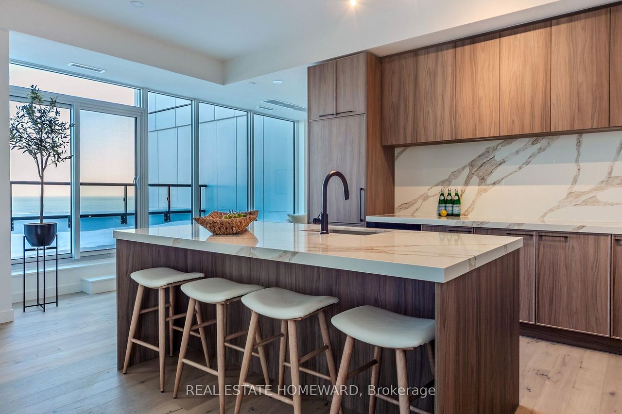 PENTHOUSE BY THE BEACHES 