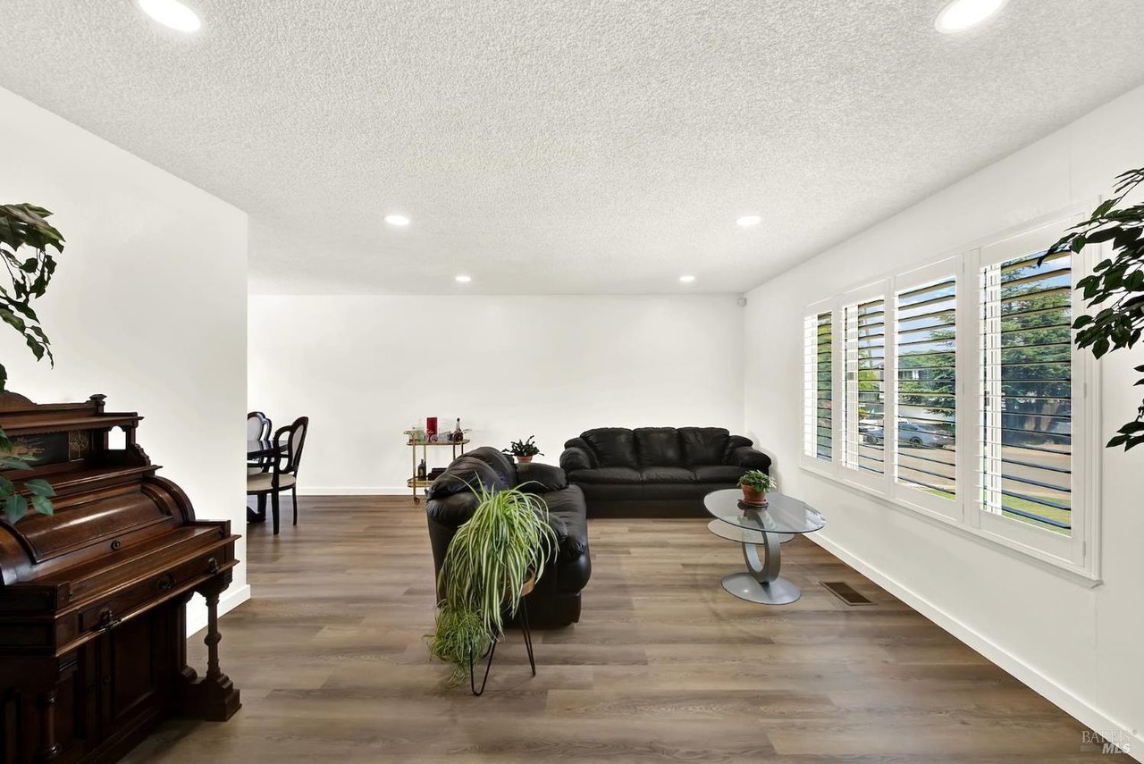 1305 Corcoran Ave