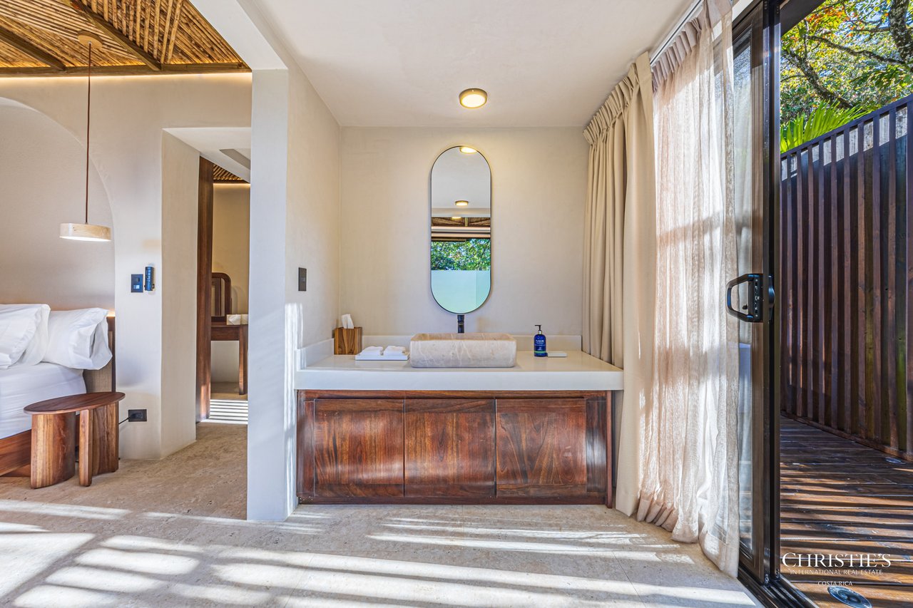 Luxury Hotel Boutique with Ocean Views | Walking distance to the beach | 13.2 Acres