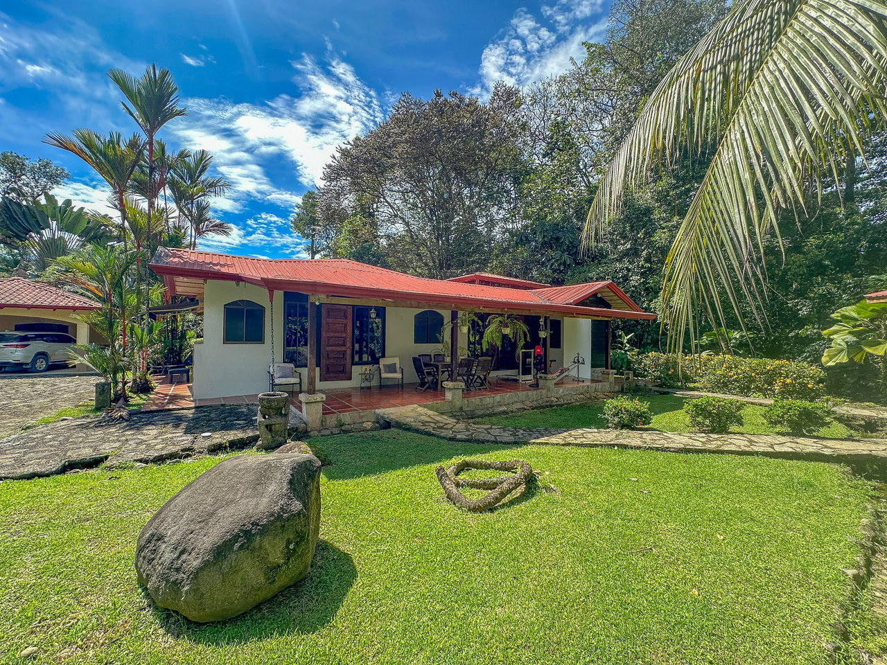 A riverfront 3-bed home on a large property In Ojochal, Costa Rica