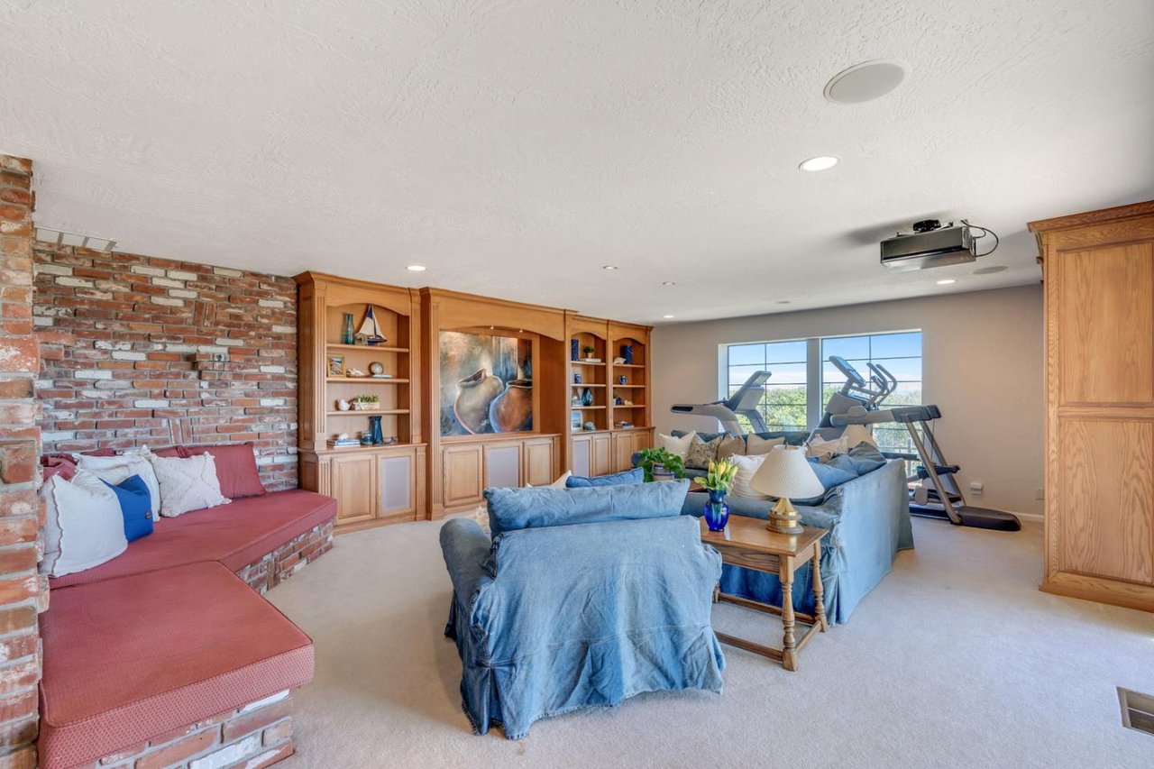 15681 Montebello Rd