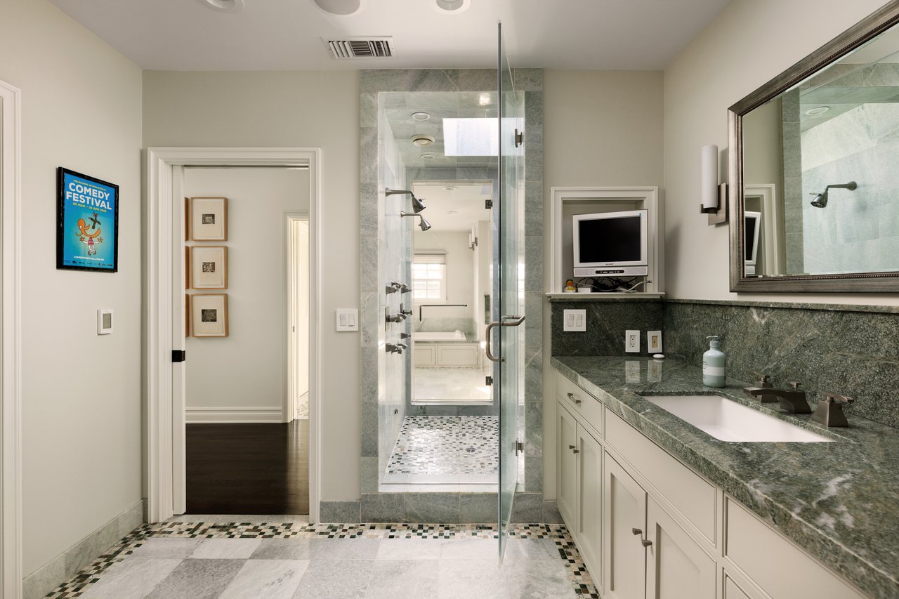 360 S Anita Ave, Brentwood 