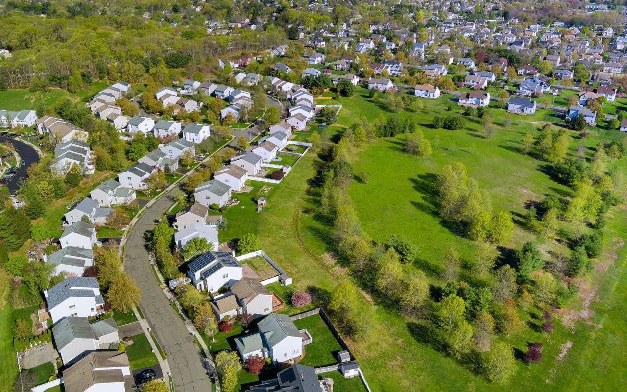 What to Pay Attention to in a Neighborhood