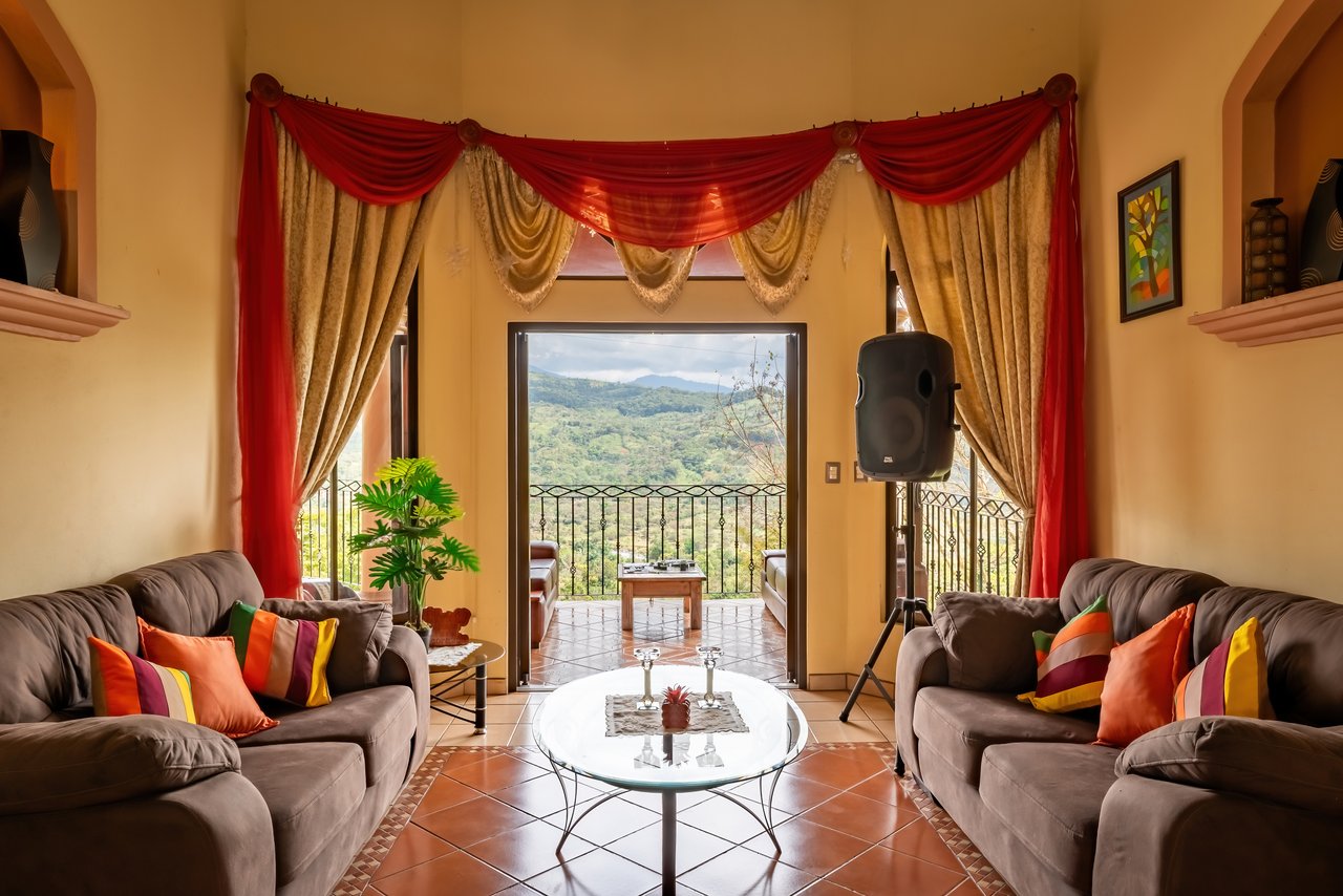 Spacious 5-Bedroom Colonial Home with 4 Bathrooms | La Bonita, Rivas.