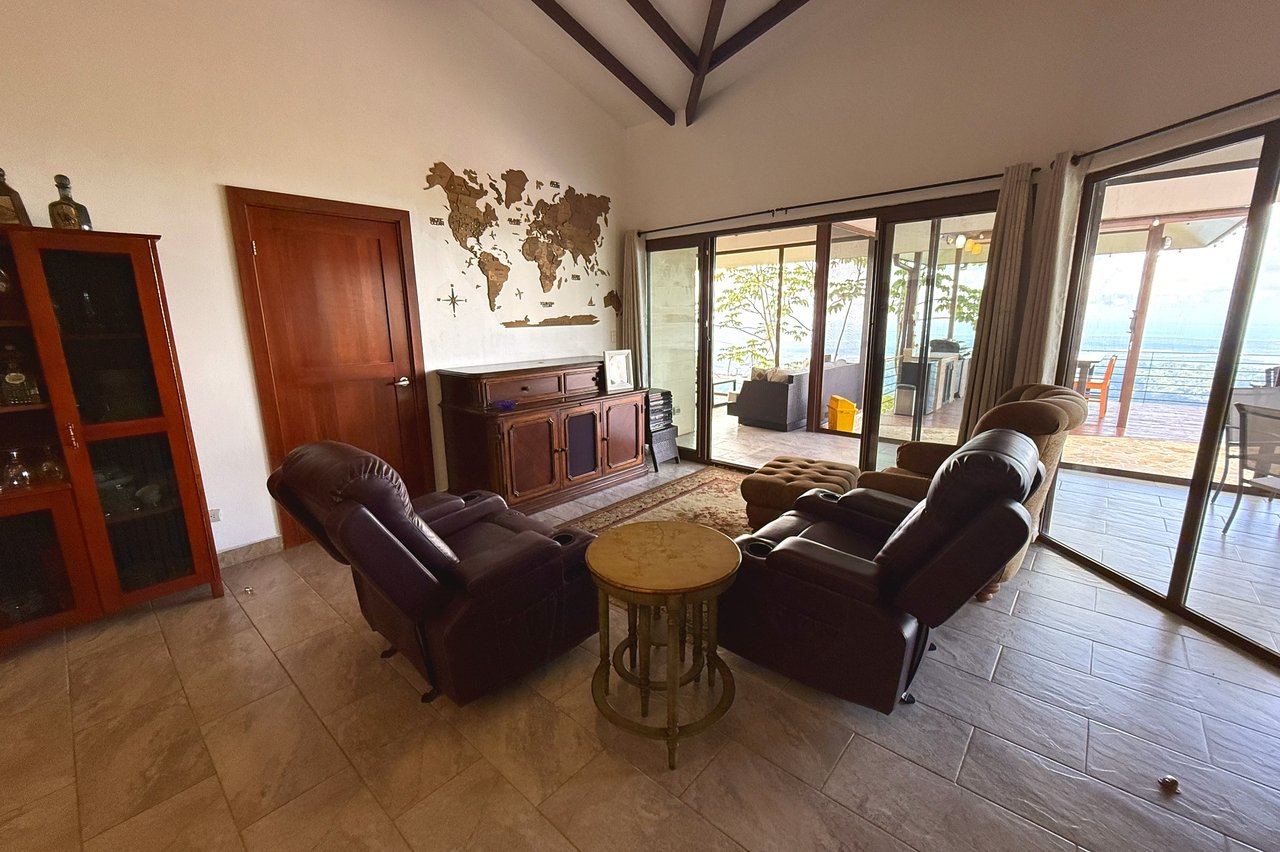Ocean-View 3-Bedroom Home with 1-Bed Guesthouse, Pool & Spectacular Panoramic Views of Osa Peninsula in Balsar above Ciudad Cortés Costa Rica