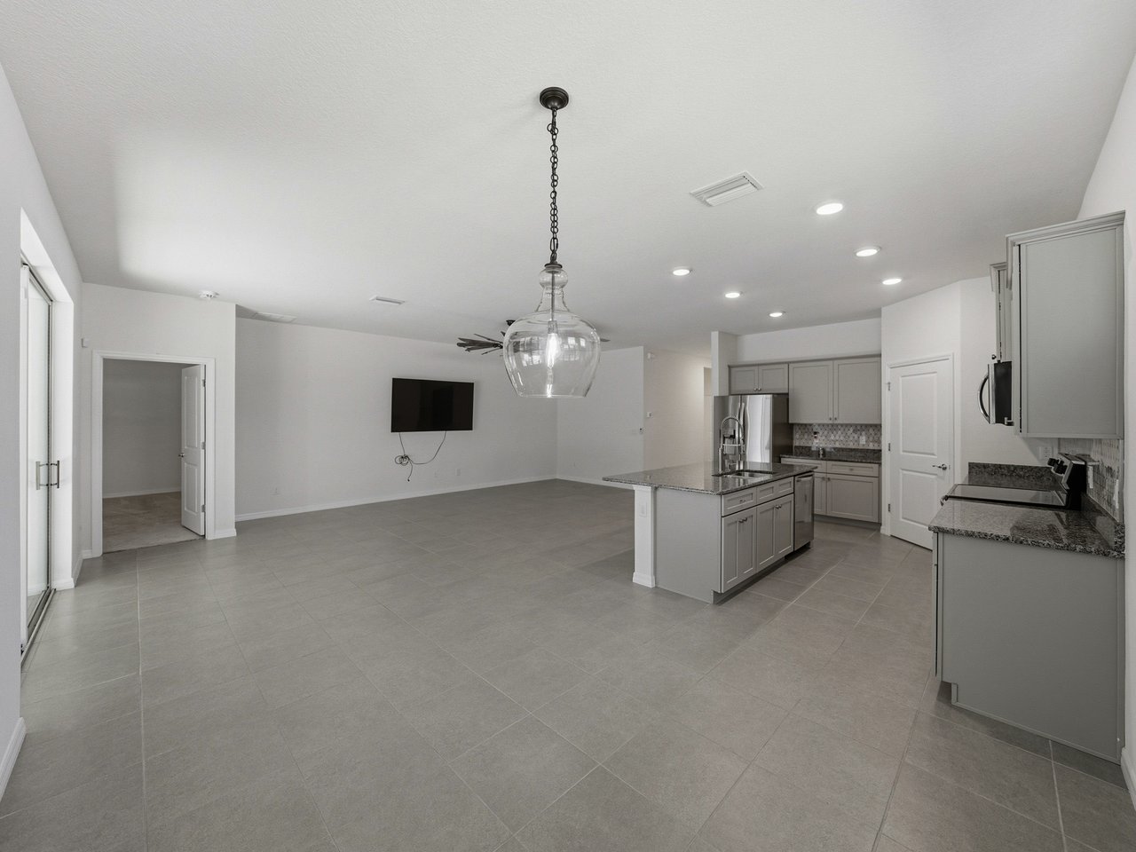 12717 EASTPOINTE DR