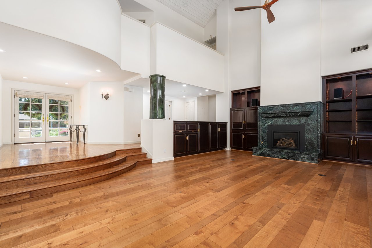 7285 N San Pedro Ave