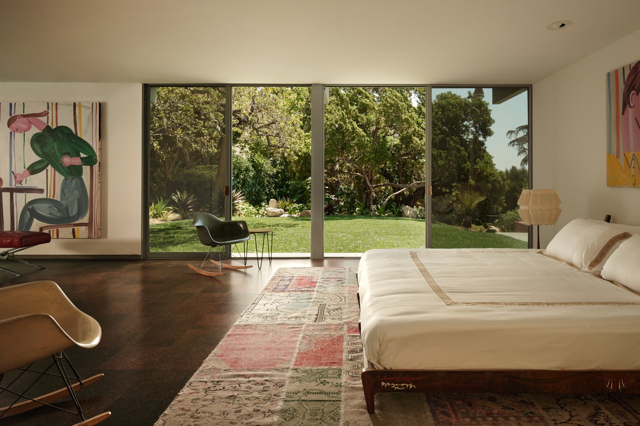 1035 Summit Dr, Beverly Hills 