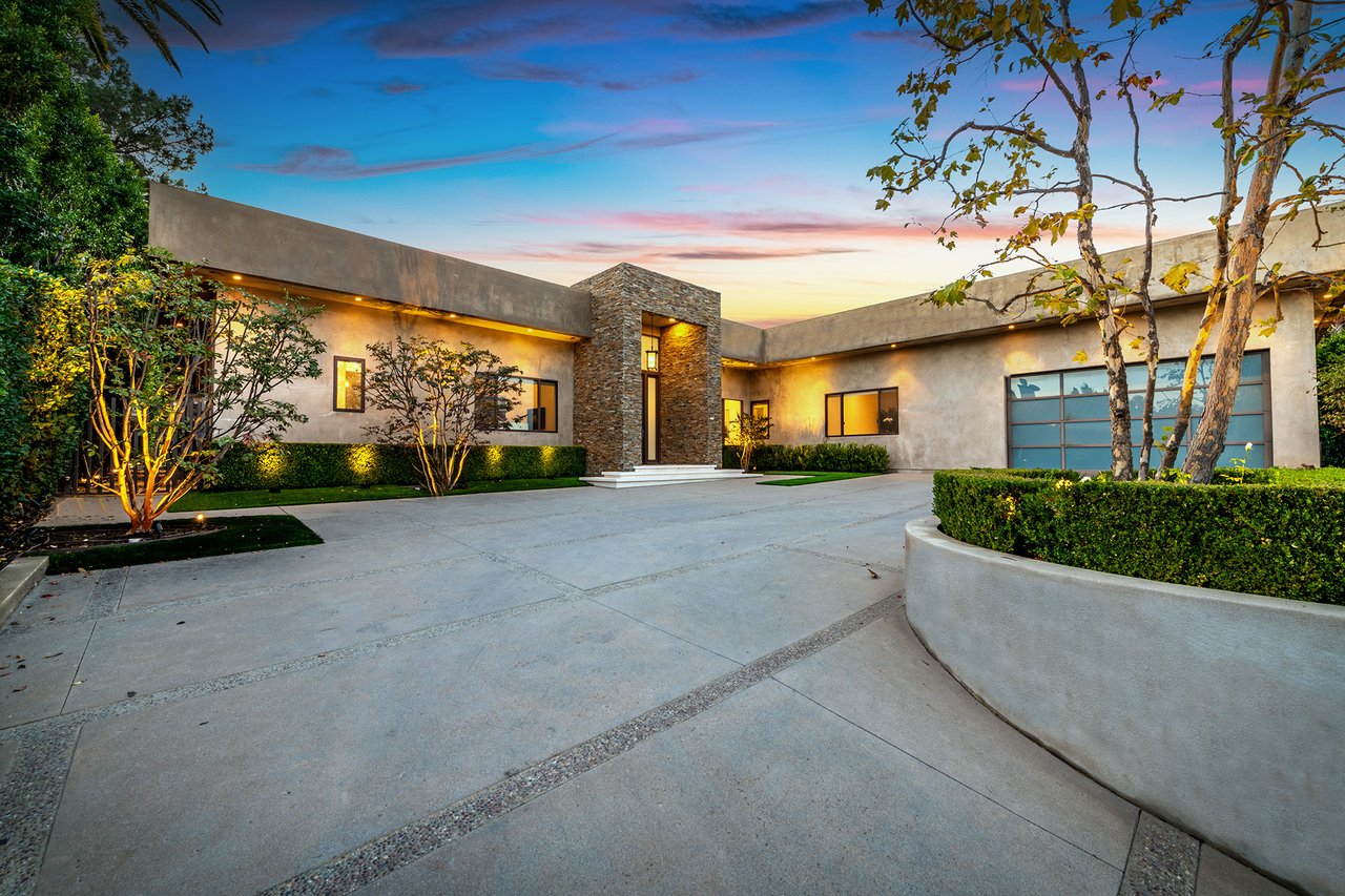 16167 Royal Oak Rd, Encino