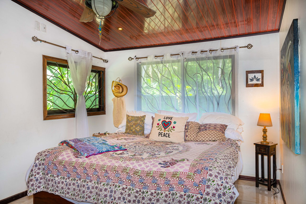 0.15 ACRES – 2 Bedroom Artistic River Home In The Rainforest!!!