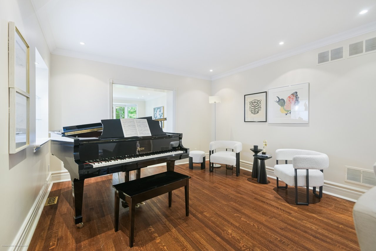 Moore Park 5 Bedroom on Lush Lot