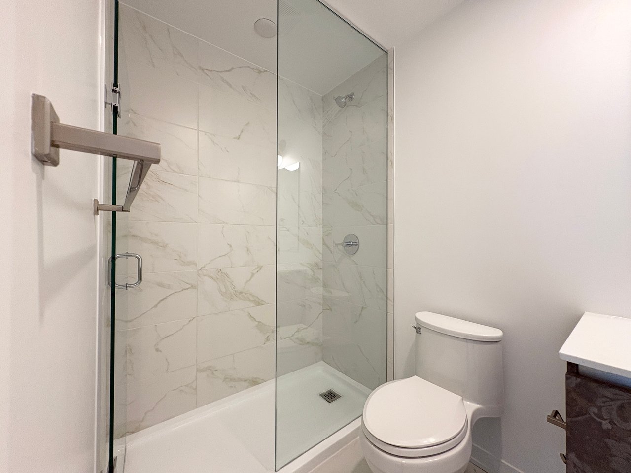 395 Dundas Street W Unit: 223