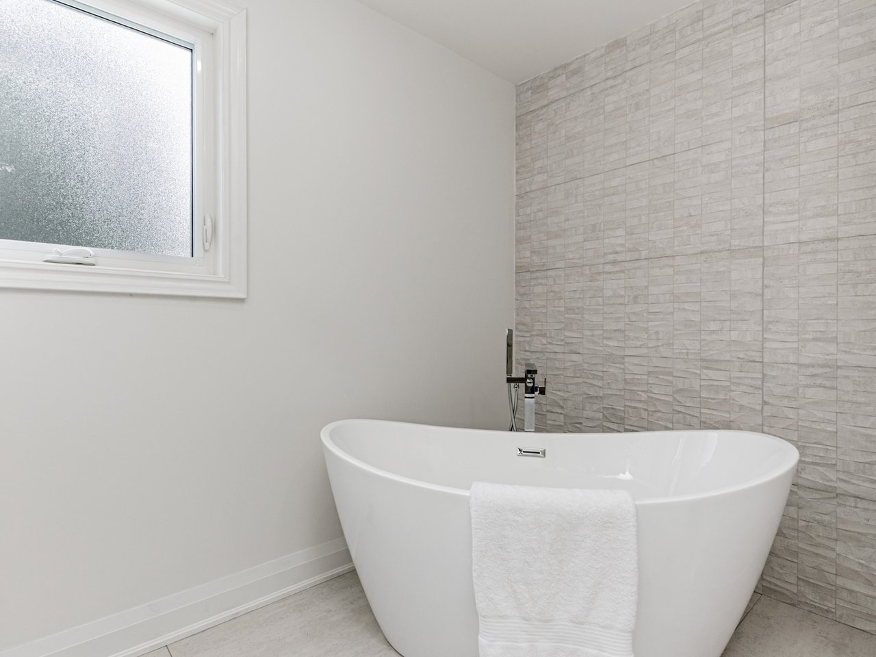 SOLD: Nestled On Quiet Riderwood Drive