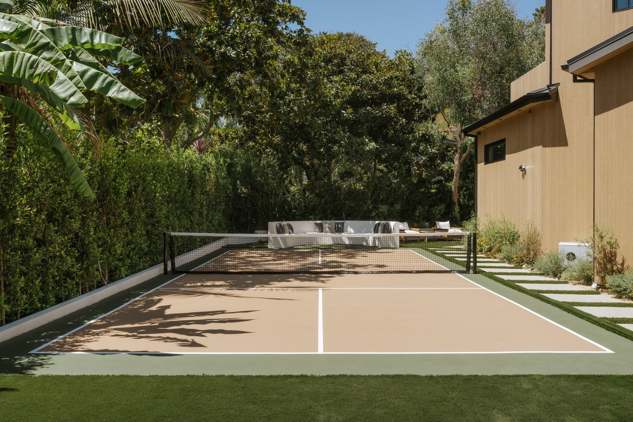 2130 Mandeville Canyon Rd