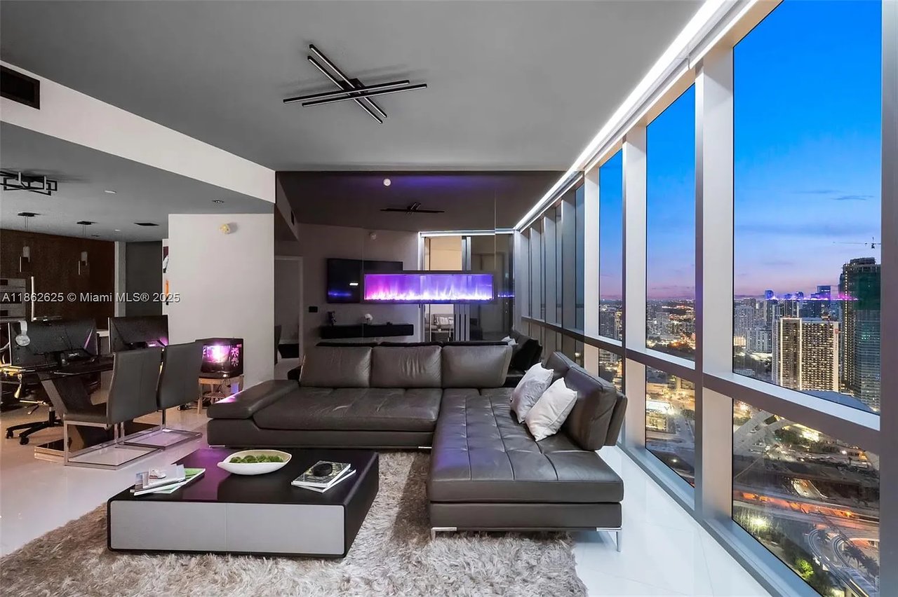 851 NE 1st Ave #4303