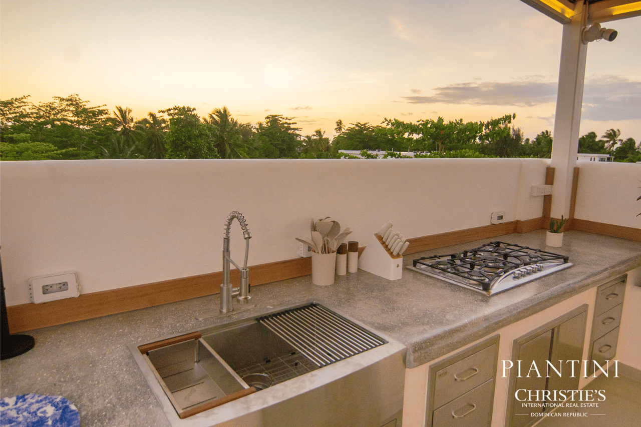Sunrise Penthouse, Terrenas